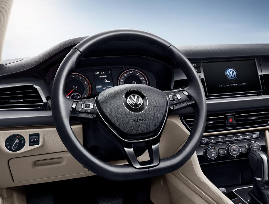 Панель приборов Volkswagen Lavida Plus 2018 года  (фото 31 из 37)